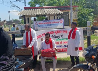 उझानी स्टेशन पर नुक्कड़ नाटक से रेल यात्रियों को सुरक्षा के प्रति किया जागरूक