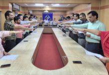 हाथरस : उत्तर प्रदेश ग्रामीण बैंक ने ली स्वच्छता की शपथ, “स्वच्छता ही सेवा 2026” अभियान में अधिकारियों-कर्मचारियों ने लिया संकल्प