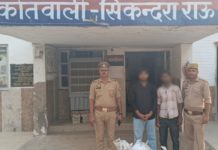 सिकंदराराऊ : अवैध पटाखा निर्माण का खुलासा, 45.100 किलो सामग्री के साथ दो गिरफ्तार