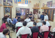 हाथरस : वरिष्ठ भाजपा नेता रामेश्वर उपाध्याय ने सुनीं जनसमस्याएं