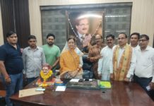 हाथरस : धनगर समाज ने उठाई SC प्रमाण पत्र और अहिल्याबाई होल्कर प्रतिमा की मांग, जिला पंचायत अध्यक्ष ने दिया आश्वासन