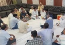 हसायन : समाजसेवी अवधेश कुमार सिंह की माता के निधन पर शोक संवेदनाएं व्यक्त करने पहुंचे जनप्रतिनिधि