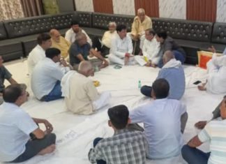हसायन : समाजसेवी अवधेश कुमार सिंह की माता के निधन पर शोक संवेदनाएं व्यक्त करने पहुंचे जनप्रतिनिधि