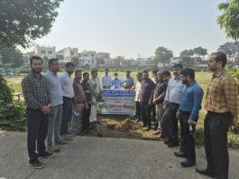 हाथरस : उत्तर प्रदेश ग्रामीण बैंक का स्वच्छता अभियान, लेबर कॉलोनी पार्क में किया वृक्षारोपण