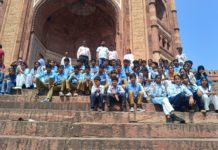 हसायन : नगला ऑल के विद्यार्थियों ने किया फतेहपुर सीकरी का शैक्षिक भ्रमण, इतिहास और स्थापत्य कला की ली जानकारी