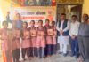 हाथरस : सेवा संकल्प पखवाड़े’ के तहत पूर्व पालिकाध्यक्ष पंडित आशीष शर्मा ने जनपद के 6 विद्यालयों में पाठ्य सामग्री वितरित कर विद्यार्थियों को ‘वंदे मातरम्’ कंठस्थ करने पर विशेष पुरस्कार देने की घोषणा की