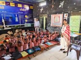 विद्यालयों के निरीक्षण में परखी शिक्षा व्यवस्था, बच्चों का किया निपुण आकलन अधिकारियों ने पंगत में बैठकर परखा मध्यान्ह भोजन, बीआरसी पर प्रशिक्षण का भी लिया जायजा