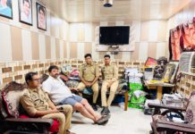 दिल्ली से लौटने के बाद भी हाउस अरेस्ट क्यों? विवेक उपाध्याय ने SP हाथरस से पूछा सवाल