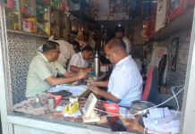 हाथरस के सिकंदराराऊ में खाद्य सुरक्षा विभाग की छापेमारी, साबूदाना और कुट्टू के आटे के नमूने लिए