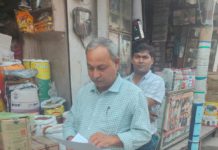 हाथरस : खाद्य सुरक्षा विभाग की छापेमारी, किसमिस, साबूदाना और मिठाइयों समेत 5 नमूने जांच के लिए भेजे