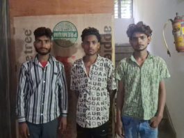 हाथरस जंक्शन में एंटी रोमियो अभियान के तहत पुलिस की कार्रवाई, स्कूल के बाहर चेकिंग के दौरान 4 युवक पकड़े गए