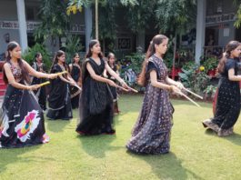 हाथरस के MLDV पब्लिक इंटर कॉलेज में भव्य गरबा नृत्य का आयोजन, माँ दुर्गा की आराधना में झूमीं छात्राएँ