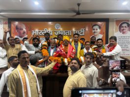 हाथरस : भाजपा जिला कार्यालय में जिला अध्यक्ष ओबीसी मोर्चा देवेंद्र चौधरी का भव्य स्वागत, उमड़ा ओबीसी मोर्चा के कार्यकर्ताओं का जनसैलाब