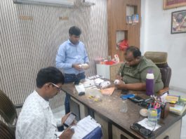 हाथरस : खाद्य सुरक्षा विभाग की छापेमारी, लपक लड्डू, बेसन और रबड़ी के नमूने लिए त्योहारों के मद्देनजर खाद्य पदार्थों की जांच, 65 विद्यार्थियों को स्वच्छता के प्रति किया जागरूक