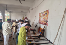 पुरदिलनगर में विश्व हिन्दू परिषद् द्वारा विजयादशमी के शुभ अबसर पर भव्य शस्त्र पूजन का आयोजन किया गया !