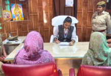 ओ•एम•बी इंटरनेशनल स्कूल की छात्रा श्रेयशी यादव बनीं एक दिन की थाना प्रभारी, मेले में दिए सुरक्षा निर्देश